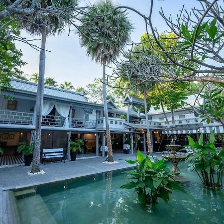 Zantiis Ndol Villas Муаклек Екстериор снимка